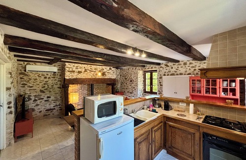 Naves House | Casa Les Combes - Maison typique climatisé avec jardin