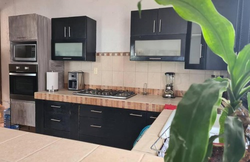 Tres de Mayo House | CASA LEYNA totalmente independiente, de un piso