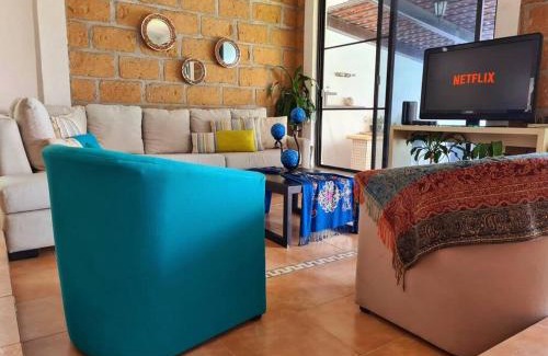Tres de Mayo House | CASA LEYNA totalmente independiente, de un piso