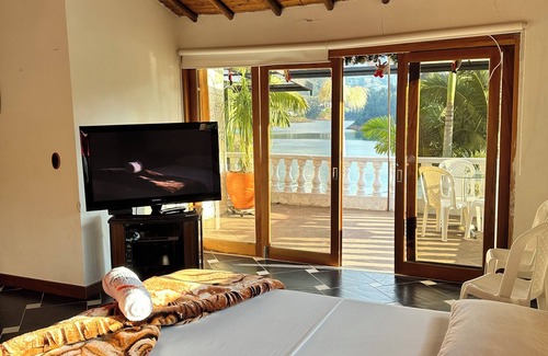 Guatape Hotel | Casa Linda Guatapé