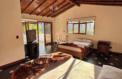 Guatape Hotel | Casa Linda Guatapé