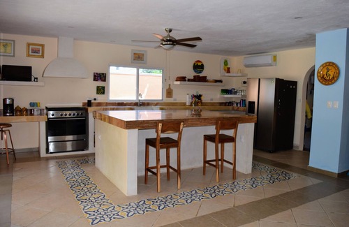 Merida House | Casa Livingston.Bellísimanopen flor plan , large pool, well maintained home
