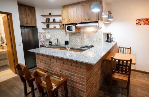 Petropolis Apartment | Casa Lucas - loft espaçoso com jardim e churrasqueira