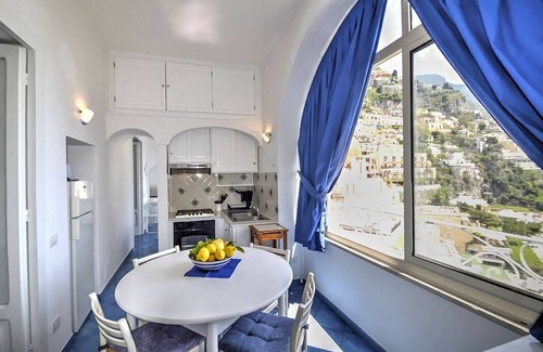 Positano City Centre House | Casa Luisa: A charming ancient house overlooking the sea and the main beach of Positano, with Free WI-FI.