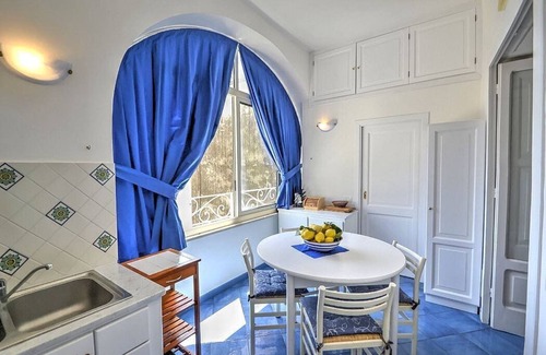 Positano City Centre House | Casa Luisa: A charming ancient house overlooking the sea and the main beach of Positano, with Free WI-FI.