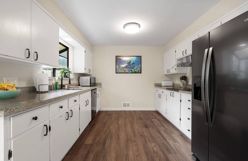 Moss Beach House | Casa Marina: Walk to Beach, Hear the Ocean, Kid Friendly Family Retreat!