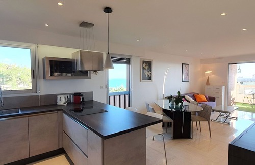 Fabron Apartment | CASA-Martine vue sur mer et parking privé