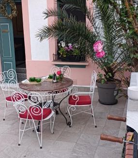 Monforte de Lemos House | Casa Matilda - Encanto vintage con patio privado en el corazón de la Ribeira Sacra