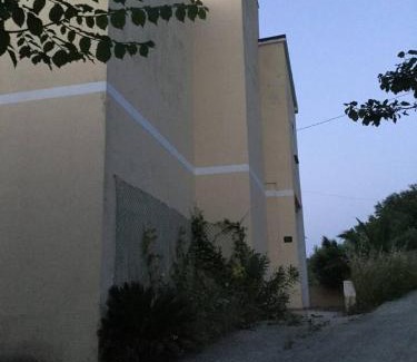 Serramonacesca House | Casa Maya