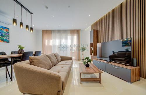 Ghaxaq Apartment | Casa Meraviglia in Ghaxaq Rooftop Pool & Garage