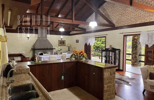 Rancho Queimado House | Casa Merlot com Lareira Quadra e Vista para Lago