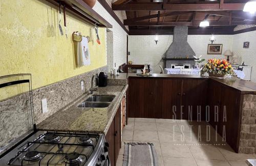 Rancho Queimado House | Casa Merlot com Lareira Quadra e Vista para Lago