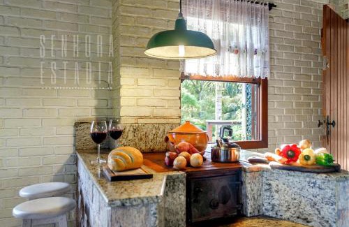 Rancho Queimado House | Casa Merlot com Lareira Quadra e Vista para Lago