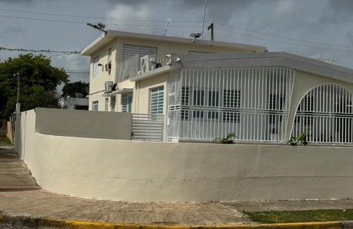 Sabana Llana Norte House | Casa Mi Luz Ilumina tu Estancia con Elegancia y Confort en San Juan