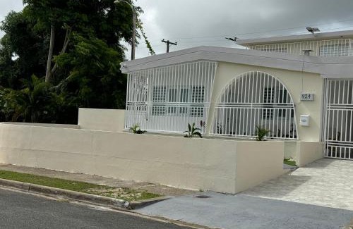 Sabana Llana Norte House | Casa Mi Luz Ilumina tu Estancia con Elegancia y Confort en San Juan