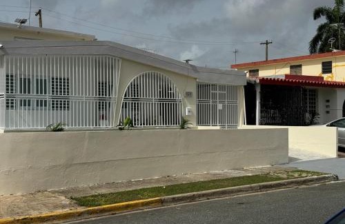 Sabana Llana Norte House | Casa Mi Luz Ilumina tu Estancia con Elegancia y Confort en San Juan