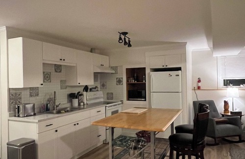 Nakusp House | Casa Michaud, full basement suite