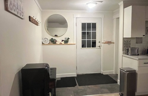 Nakusp House | Casa Michaud, full basement suite