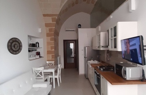 Brindisi Histotic Center Apartment | "Casa Mimà": characteristic architecture of the historic center with a modern style.