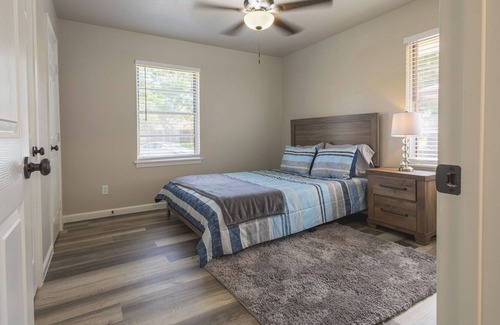 Lake Jackson House | Casa Mimosa: Lake Jackson Home 15 min from Beach