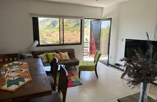 San Isidro Apartment | Casa mirando a la montaña, camino al volcán