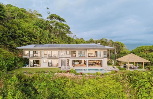 Savegre Villa | Casa Montaña - Majestic Ocean Views at Dominical Hills