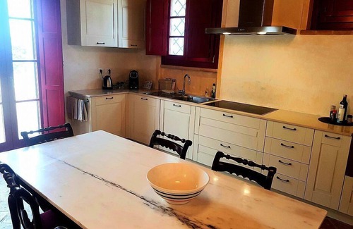 Monsano House | Casa Mortella D: A graceful apartment that is part of an ancient manor house, with Free WI-FI.