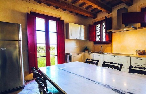 Monsano House | Casa Mortella D: A graceful apartment that is part of an ancient manor house, with Free WI-FI.