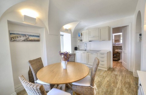 Positano City Centre House | Casa Ninnolo: A bright and sunny two-story independent house situated in a central location, at a short distance from the beach, with Free WI-FI.