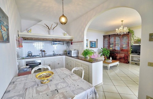 Arienzo House | Casa Odetta: A bright apartment which faces the sun and the sea, with Free WI-FI.