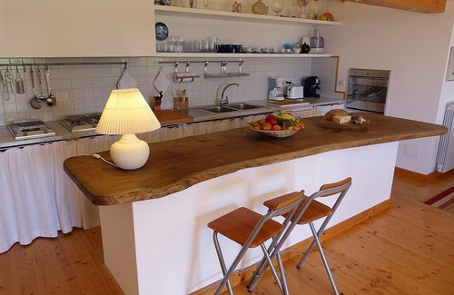 Chiavari House | Casa Oleandro A: An elegant and welcoming two-story independent house, with Free WI-FI.