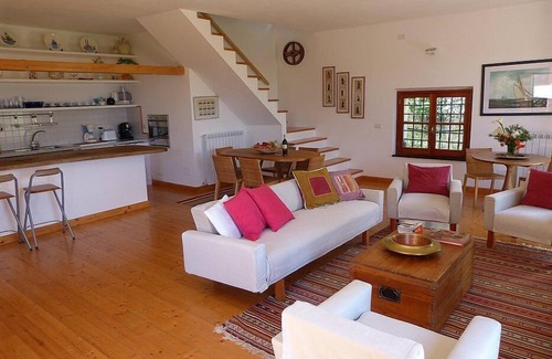 Chiavari House | Casa Oleandro A: An elegant and welcoming two-story independent house, with Free WI-FI.