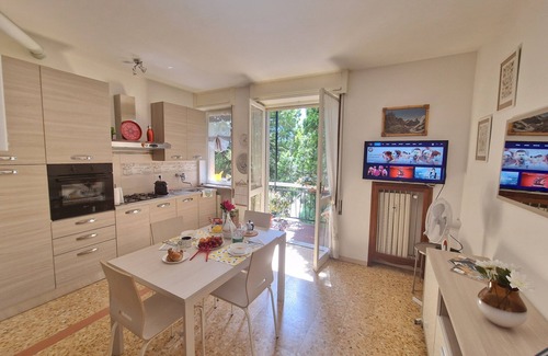 Abbadia Lariana Apartment | Casa Orso - Romantic Stay by Lake Como - Central - Walk to Beach & Trails