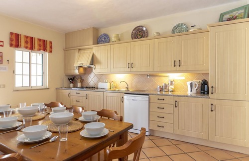 Poco Partido Villa | Casa Ouriços , Large Pool, BBQ, Walk to beach