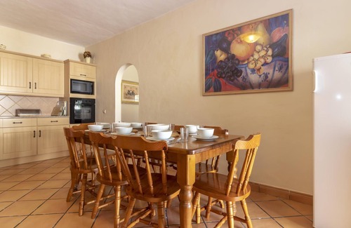 Poco Partido Villa | Casa Ouriços , Large Pool, BBQ, Walk to beach