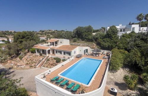 Poco Partido Villa | Casa Ouriços , Large Pool, BBQ, Walk to beach
