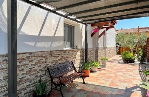 Pitillas House | Casa Ozcoidi, acogedor alojamiento con jardín y piscina en el centro de Navarra