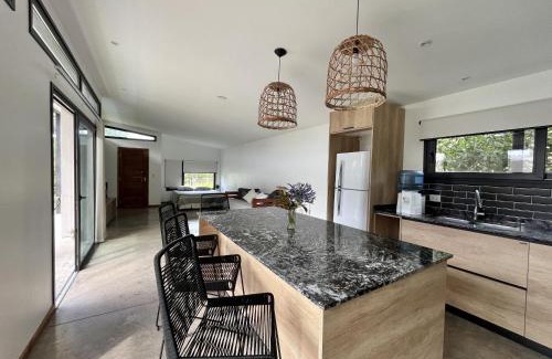 Los Acantilados Apartment | Casa Paola - Loft en Zona Acantilados Para 4 PAX Con Pileta - Hola Sur