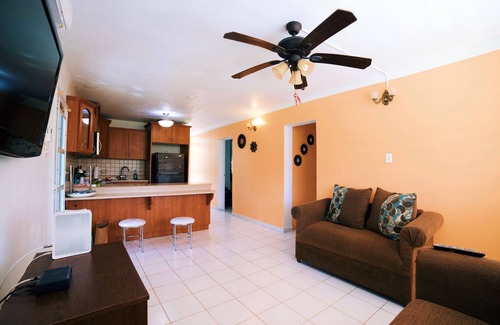 Guaniquilla Apartment | CASA PEACE HAVEN (2 level) Beach House
