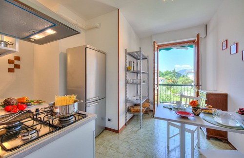 Toscolano Maderno Apartment | Casa Pepe -Private Terrace 100m near Lake, Toscolano Maderno, Italy