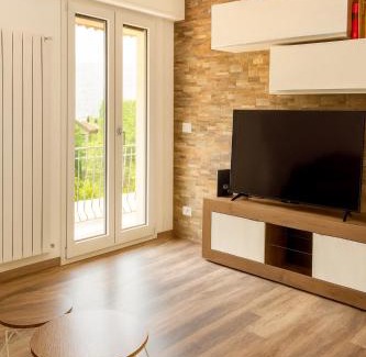 Porlezza House | Casa Perla dei Laghi - Lake View, BBQ, WiFi 1Gb & AirCond