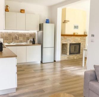 Porlezza House | Casa Perla dei Laghi - Lake View, BBQ, WiFi 1Gb & AirCond