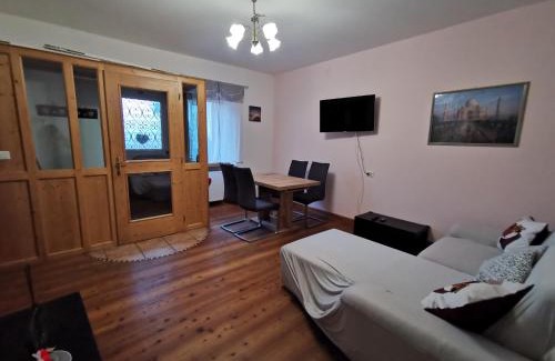 Pieve di Cadore Apartment | Casa Phoenix Appartamento piano terra immerso nel verde a pochi minuti dalla ciclabile