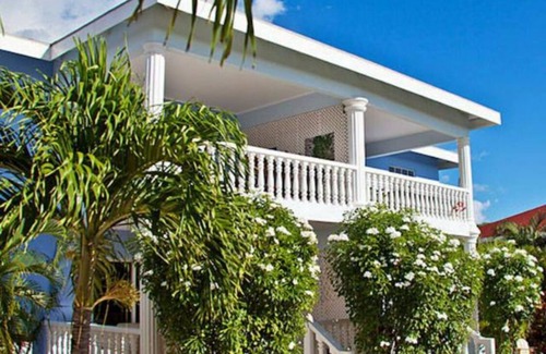 Willemstad Apartment | Casa Piña Curaçao, your private getaway into the tropics!