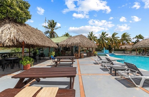 Willemstad Apartment | Casa Piña Curaçao, your private getaway into the tropics!