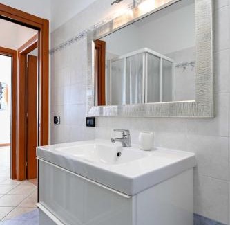 Costa Volpino Apartment | Casa Pierina - Lake View - by Host4U
