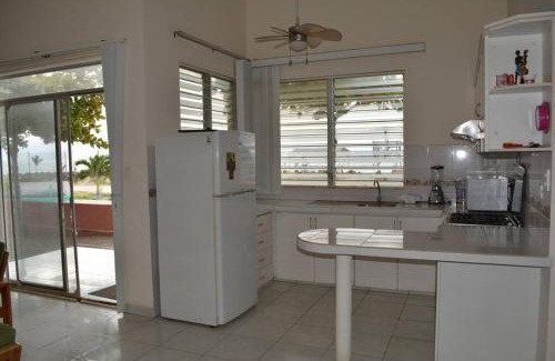 Atacames House | Casa Playa Tonsupa Tu paraíso frente al mar Internet Alta Velocidad Smart TV Netflix