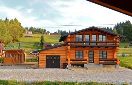 Vatra Dornei House | Casa Poligonului