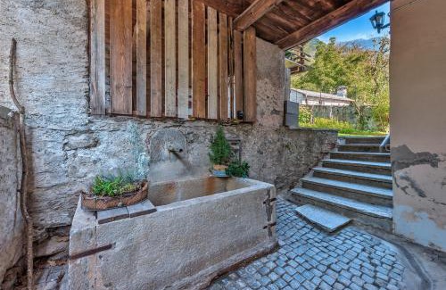 Castasegna House | Casa Pool tra St Moritz e il lago di Como