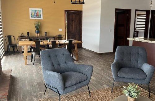 La Fonda House | Casa Relax en La Mision, gran vista, chimenea